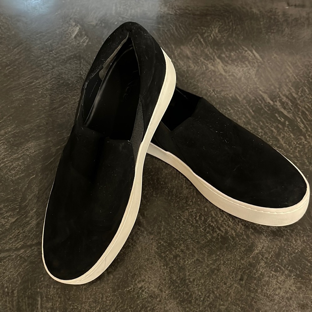 Vince suede slip on Warren sneaker. Size 9 1/2